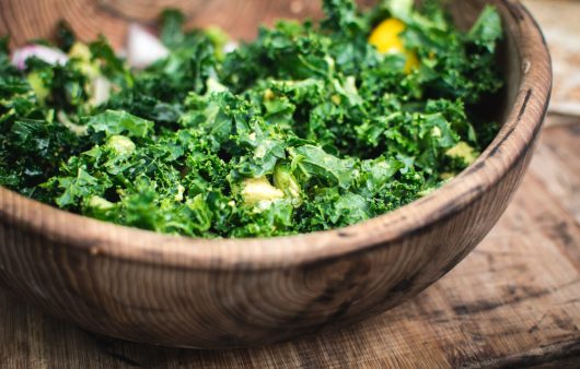 Додавання оливкової олії в капусту кале підсилює її користь