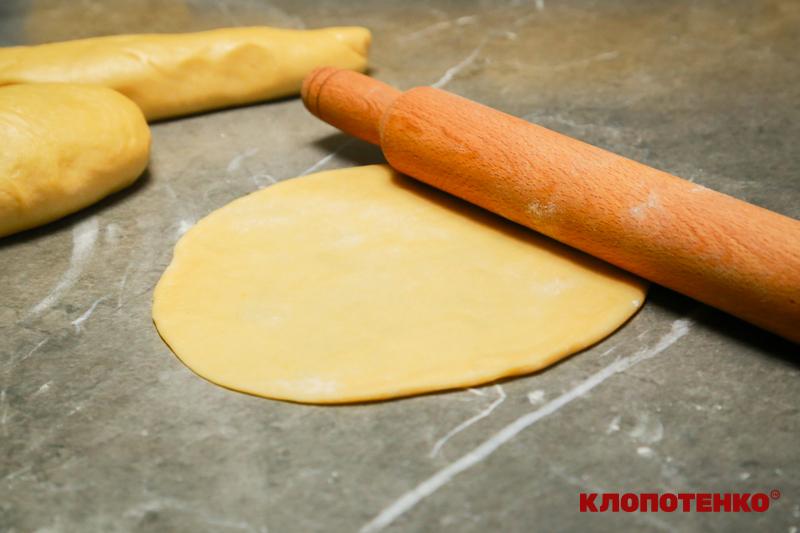 Підготовка коржів для Наполеона