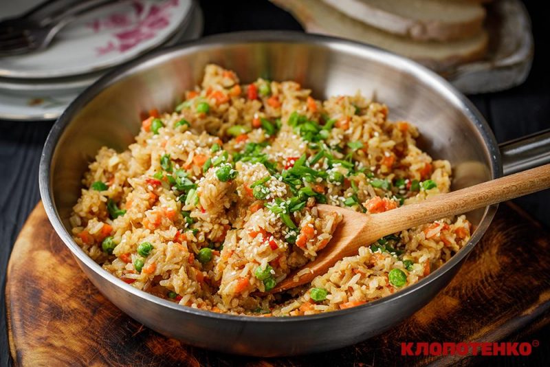 Смажений рис з овочами