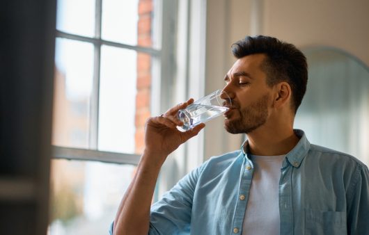 Чому взимку споживання води важливіше, ніж ви думаєте — 4 причини почати пити більше