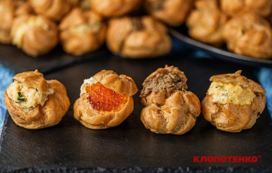 Святкова закуска від Євгена Клопотенка. Заварні канапки з чотирма начинками за покроковим рецептом шефа