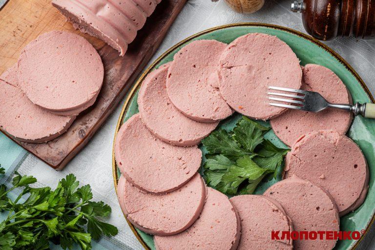 Варена домашня ковбаса