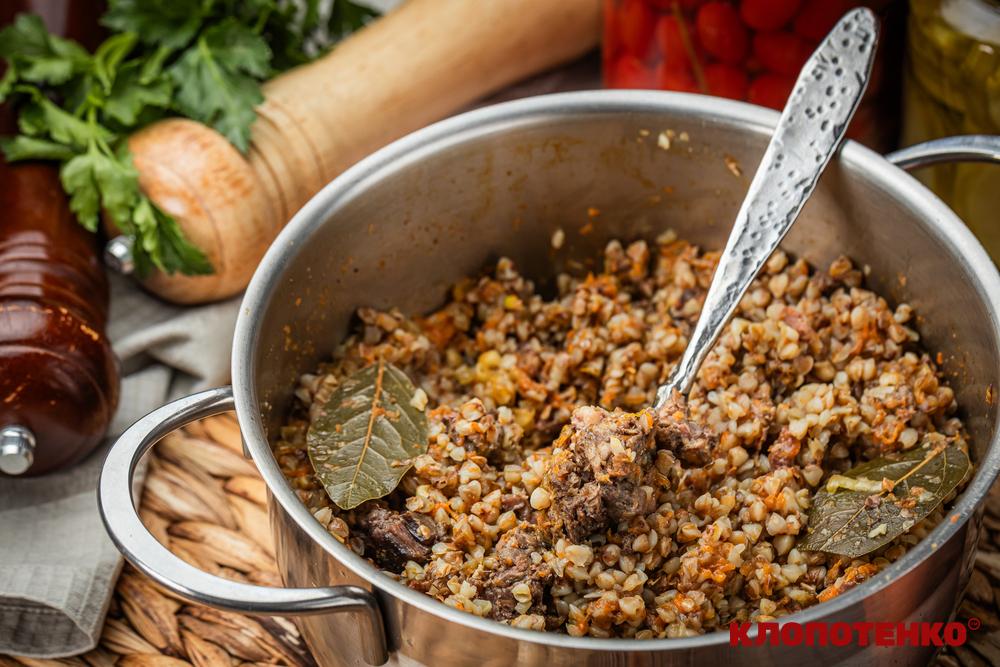 гречка з тушкованкою