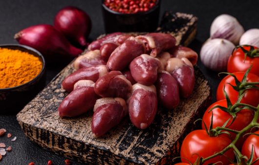 Чому варто додати курячі сердечка до раціону та як смачно їх готувати