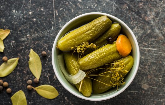 Любите солоні огірки? Ось як ця закуска впливає на ваше серце та кров’яний тиск
