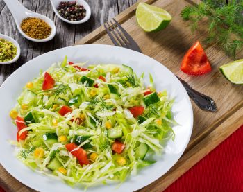 салат з пекінської капусти і огірка