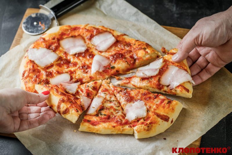 Римська піца з салом 