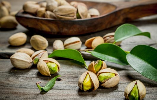 26 лютого — Всесвітній день фісташки. Ось чому вам варто додати цей горіх у раціон та як зробити це смачно