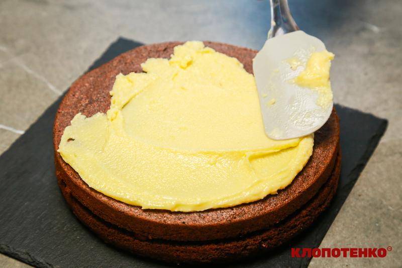 Змащування пирога глазур'ю