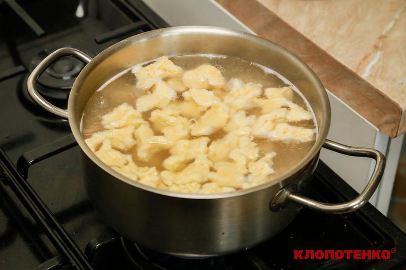 Відварювання галушок для коцюрби