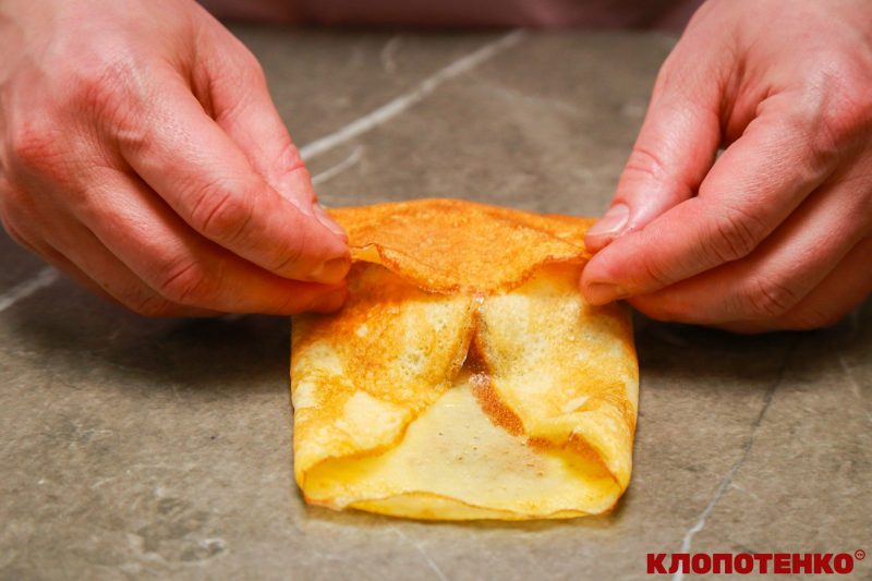 Млинці у формі конверта дуже просто повторити