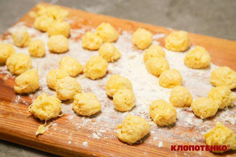 Сформовані кльоцки на дошці