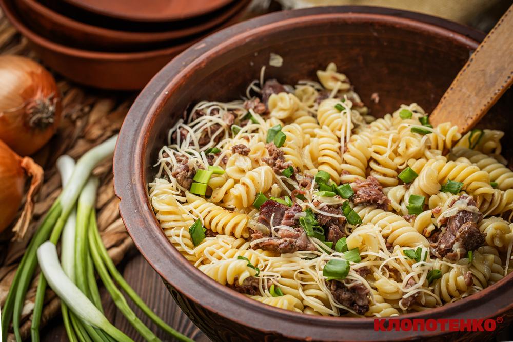 макарони з тушкованкою