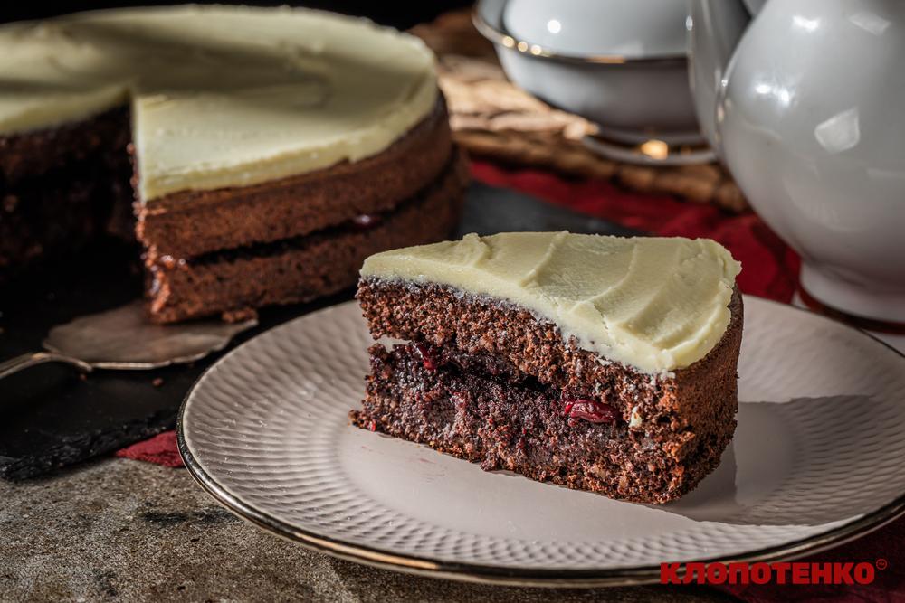 Маковий пиріг без борошна з вишневою начинкою