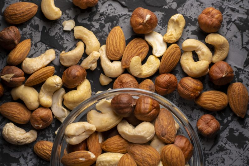 Горіхи на кухні можуть прогіркнути, тому їх краще тримати в морозилці