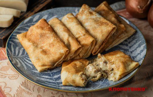 налисники з куркою, грибами і сиром