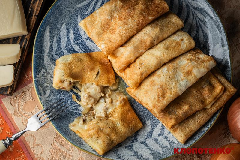 налисники з куркою грибами і сиром