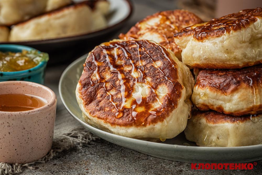 оладки на дріжджах і молоці