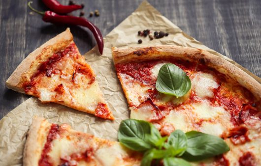 9 лютого — Міжнародний день піци. Цікаві факти та смачні рецепти піци від Євгена Клопотенка