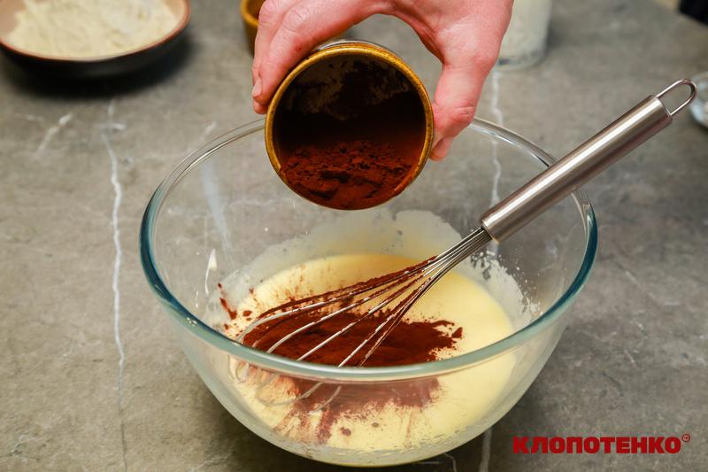 приготування шоколадного коржа