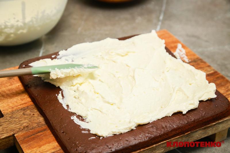 шоколадний корж з білким кремом