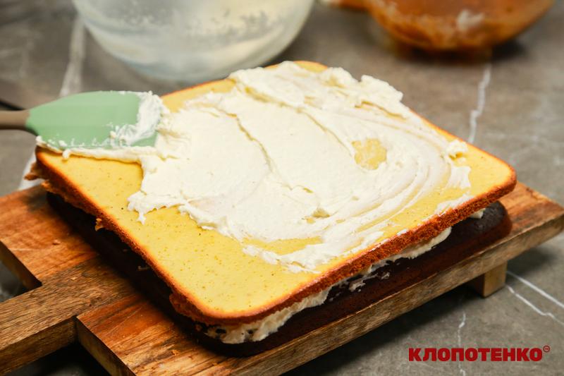 світлий корж з вершковим кремом