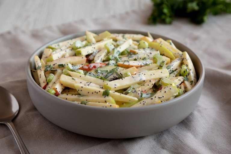 Салат з яблуками