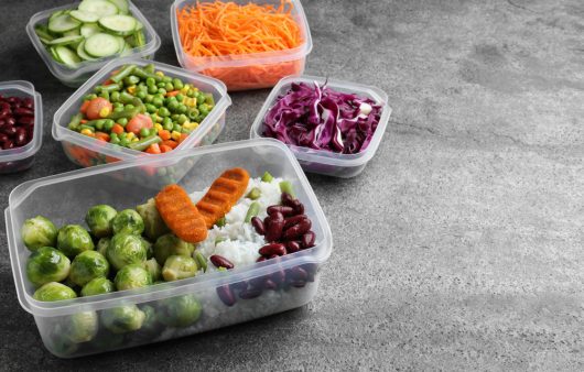 Ці продукти не можна зберігати в пластикових контейнерах — радить Марта Стюарт 