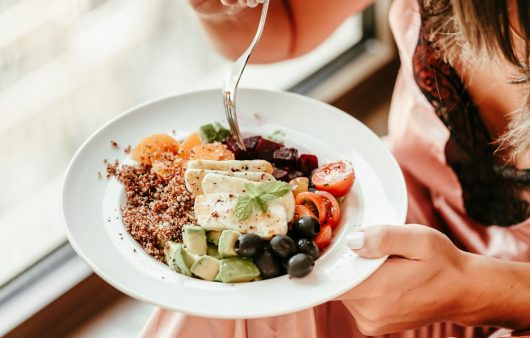 Без дієт та підрахунку калорій. Як скинути зайві кілограми за допомогою правила однієї тарілки