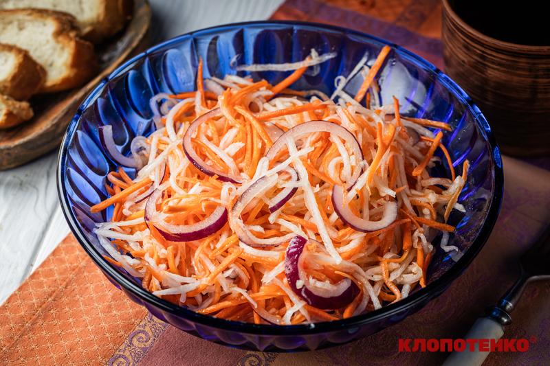Салат з дайкона і моркви 