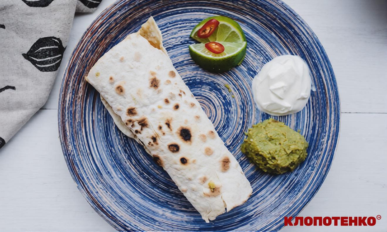 Буріто з куркою та гуакамоле