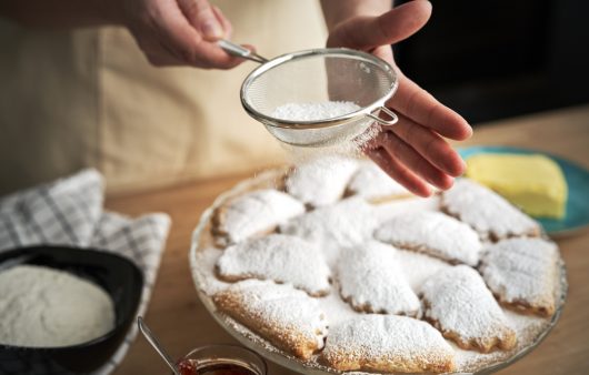 Скінчилася цукрова пудра? Приготуйте просту домашню альтернативу за 5 хвилин