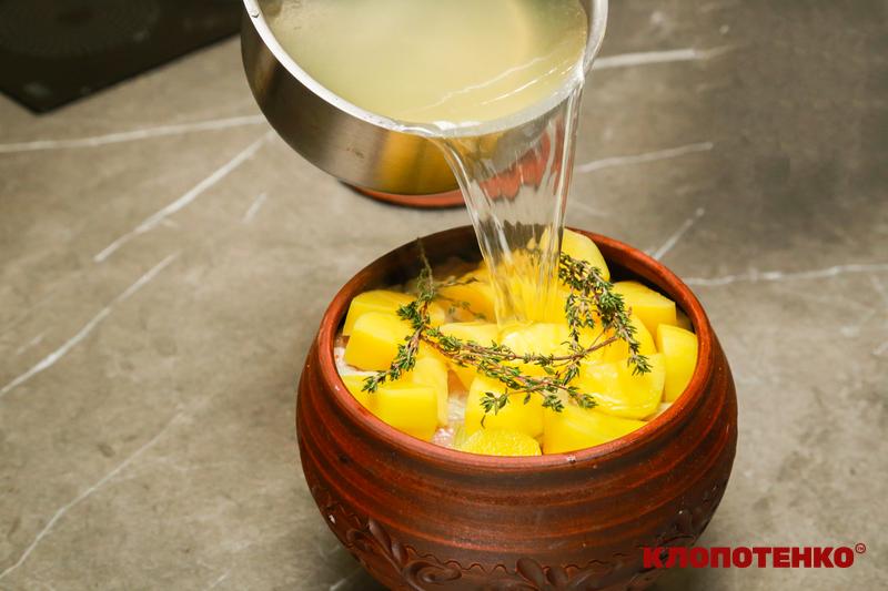 Заливання інгредієнтів водою