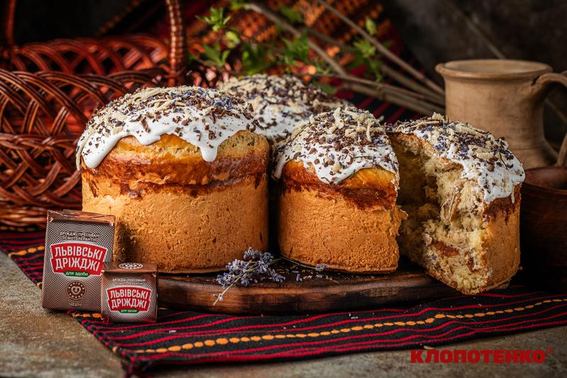 Готові паски, вкриті глазур'ю та декором