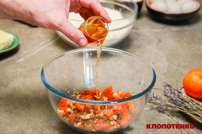 Замочування сухофруктів в алкоголі