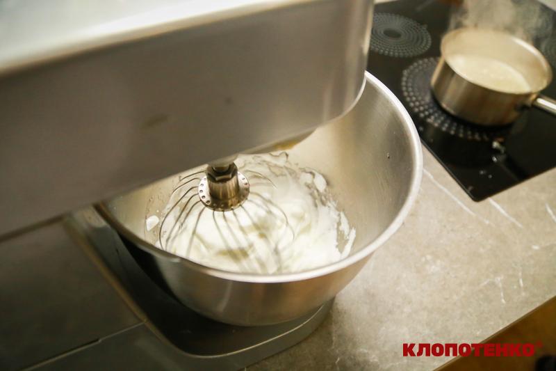 збивання білків