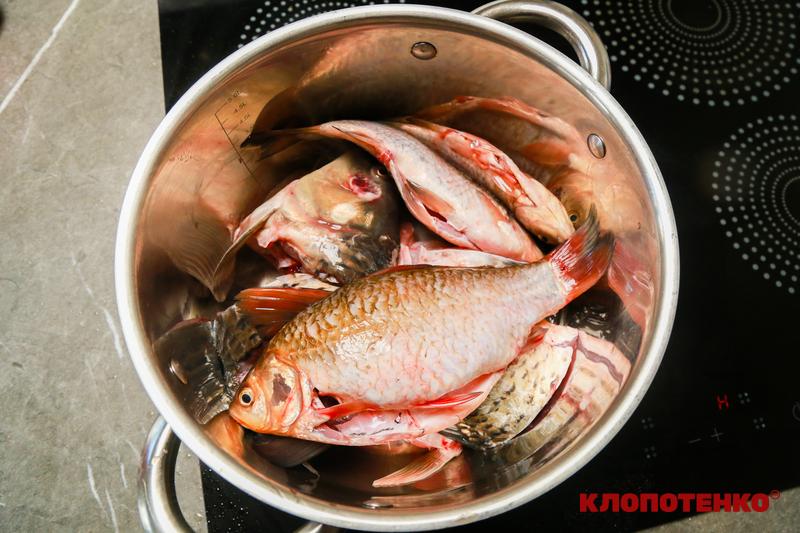 Риба в каструлі