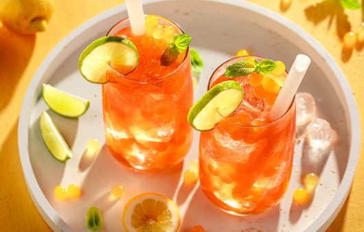 Добавки у воду — революція у турботі про здоров’я чи маркетингова пастка? Що думають експерти про вірусний тренд