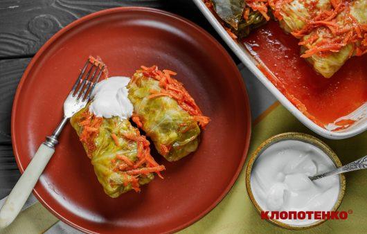 Голубці, салати та навіть стейк! Вісім смачних ідей, що приготувати з молодої капусти