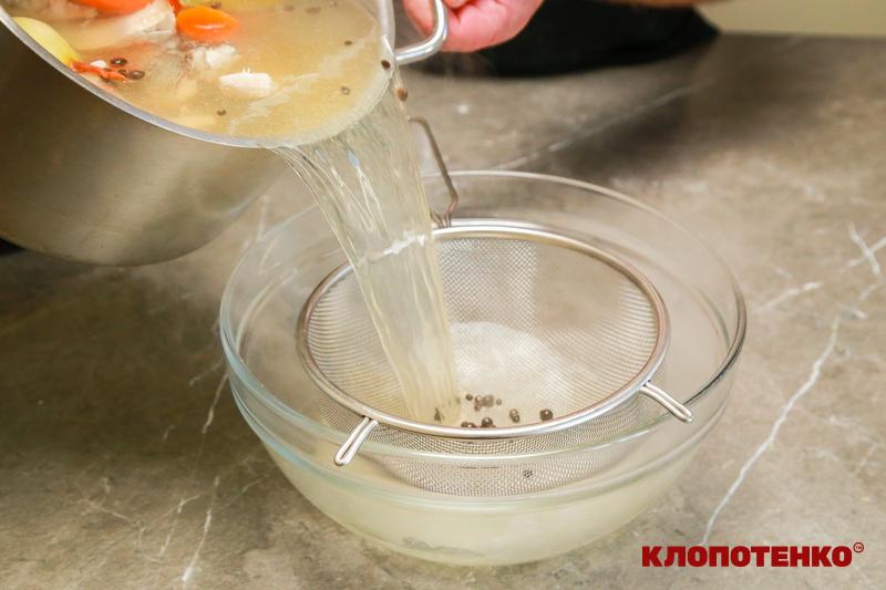 Проціджування бульйону