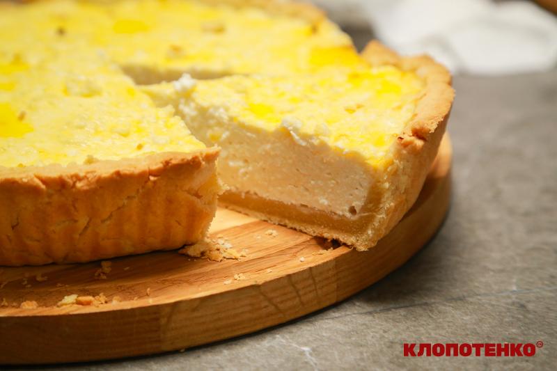 Випікання пісочного пирога разом з начинкою