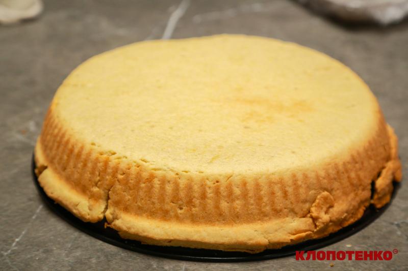 Випікання основи для пісочного пирога догори дном 