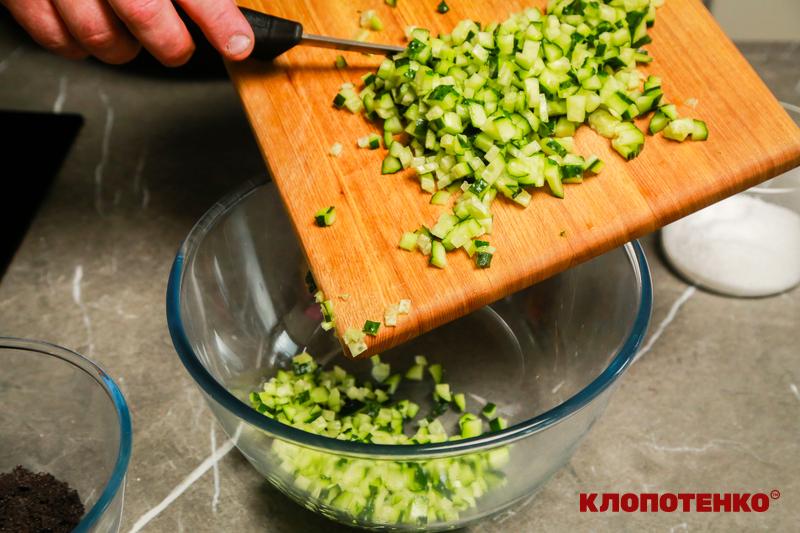 порізані огірки