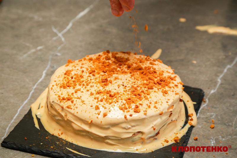 Торт медовик на сковороді