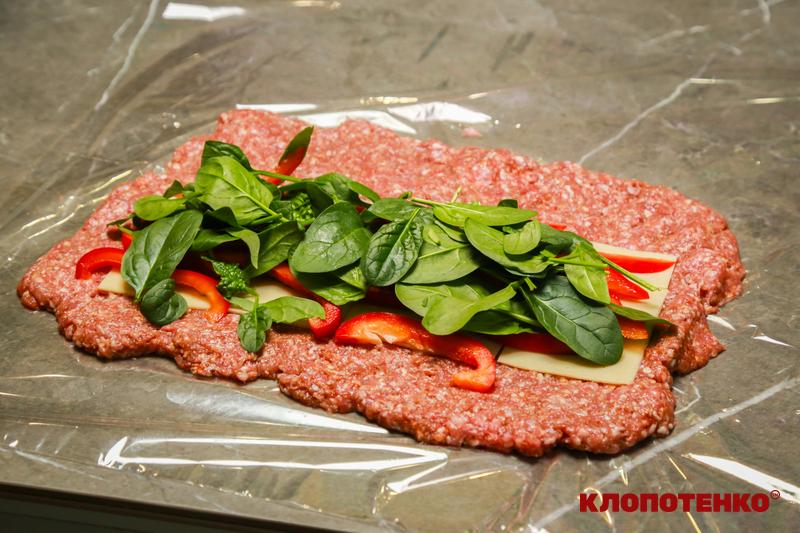 Викладання начинки всередину рулету