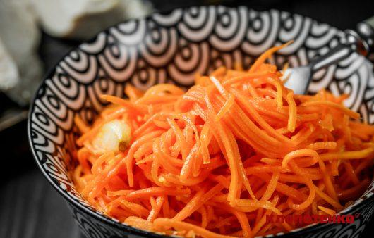 Морква по-корейськи: чому її не їдять у Кореї та як рецепт став питомим для української кухні