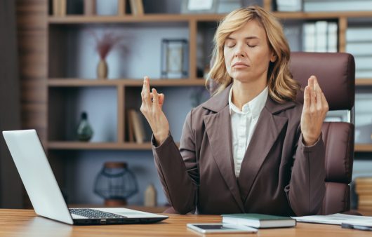 Які продукти допомагають знизити кортизол природно — поради експертів