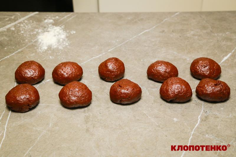 Розділення тіста на 10 частин