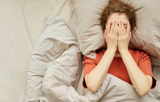 Не їжте це перед сном! Топ-7 продуктів, що псують ваш нічний відпочинок