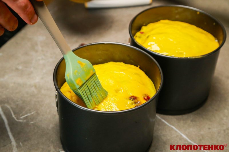 Змащування паски перед випіканням